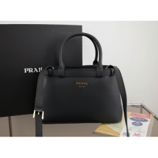 PRADA 프라다 스몰 레더 핸드백 벨트 블랙