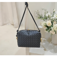 BOTTEGA VENETA 보테가베네타 스몰 루프 카메라백