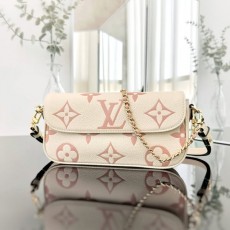 LOUIS VUITTON 루이비통 루 월릿 온 체인 아이비