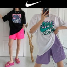 NIKE 나이키  ?니케. 레오나염 박스T