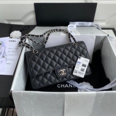 CHANEL 샤넬 클래식 미듐 캐비어 은장 플랩백