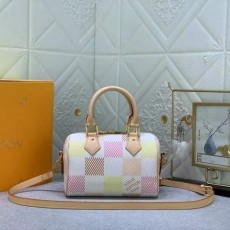 LOUIS VUITTON 빅아주르 미니 반둘리에