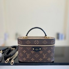 LOUIS VUITTON 루이비통 베니티 체인 파우치