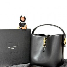 YSL SAINT LAURENT 입생로랑 LE37 스몰 버킷백 (스몰) 풀박