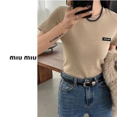 MIUMIU 미우미우 블랙 로고 반팔티