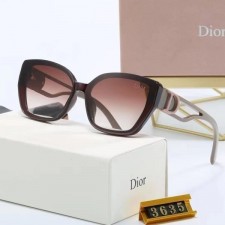 DIOR 디올 옆 D마크