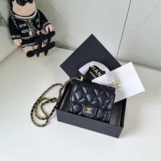 CHANEL 샤넬  노벨티 미러 퀄팅 미니 크로스백