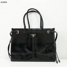 PRADA 프라다  레더 유광 토트백