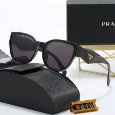 PRADA 프라다 옆 마크