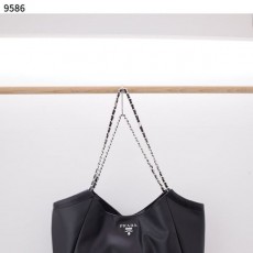 PRADA 프라다  레더 체인 빅 숄더백