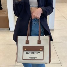 BURBERRY 버버리 투톤 캔버스 레더 스몰 프레야 토트백