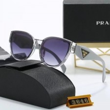 PRADA 프라다 옆 마크