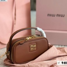 MIUMIU 미우미우 가죽 미니숄더백