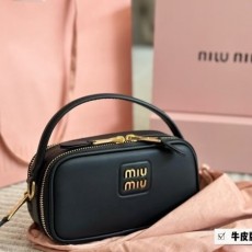 MIUMIU 미우미우 가죽 미니숄더백