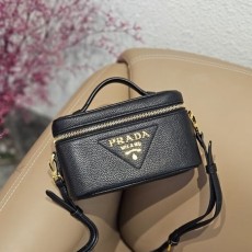 PRADA 프라다 가죽 미니백