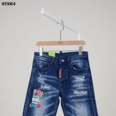 DSQUARED2 디스퀘어드2 남성 컬러 FO 그래피티 빈티지 워싱 데님 하프 팬츠