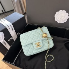 CHANEL 샤넬 뉴미니 골드볼 오로라 민트 다이아몬드 패턴 램스킨 가죽 체인골든볼