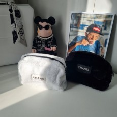 CHANEL 샤넬  노벨티 퍼 파우치