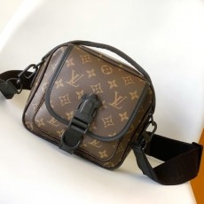 LOUIS VUITTON 루이비통 퀘스트 메신저백