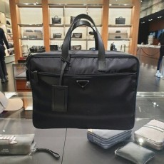 프** 리프케이스 리나일론 사피아노 Re-Nylon and Saffiano leather briefcase