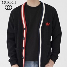 구* X 아*** 콜라보 삼선 브이넥 가디건