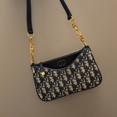 디* 에비뉴 몽테인 미니 호보백