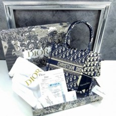 [EVENT] 디* 트왈 드 주이 리버스 자수 북토트 뉴스몰 / TOILE DE JOUY REVERSE BOOK TOTE NEW SMALL BAG [M1265ZRGO]