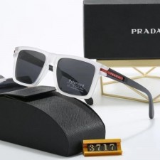 PRADA 프라다 옆장식