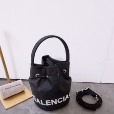 BALENCIAGA 발렌시아가 나일론 자수 미니 버킷