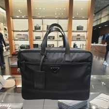 프** 리프케이스 리나일론 사피아노 Re-Nylon and Saffiano leather briefcase