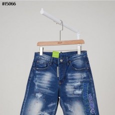 DSQUARED2 디스퀘어드2 남성 레터링 자수 패치 빈티지 워싱 데님 하프 팬츠