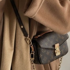 LOUIS VUITTON 루이비통 포쉐트 메티스 이스트 웨스트