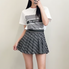 DIOR 디올 라인 스퀘어 코튼 티셔츠 & 오블리크 플리츠 스커트 셋