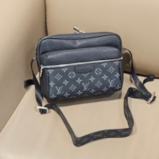 LOUIS VUITTON 루이비통 앞포켓 메신저 크로스백