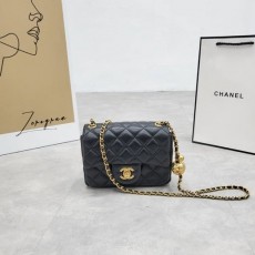 CHANEL 샤넬  쁘띠삭 미니 골드볼 플랩백 램스킨