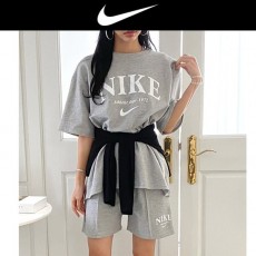 NIKE 나이키 니케. 1972 반바지 T 세트