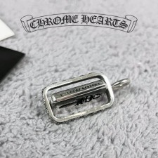 CHROME HEARTS 크롬하츠 CH PLUS 스퀘어 사이드 크로스&대거 양각 턴 양면 미니 팬던트