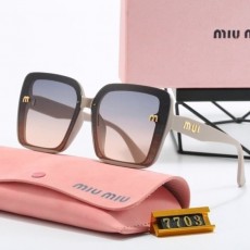MIUMIU 미우미우 옆 글씨