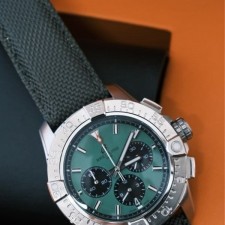 BREITLING 브라이틀링 어벤져 B01 크로노그래프